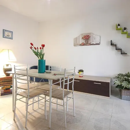 Cozy In Marina With Kitchen
